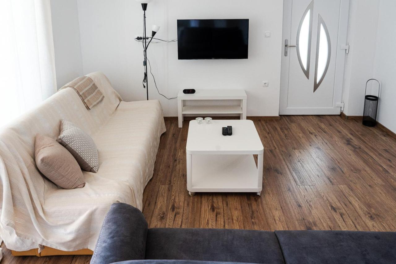 Station 22 - Brand New Apartment With A Terrace And Private Parking Vir Zewnętrze zdjęcie